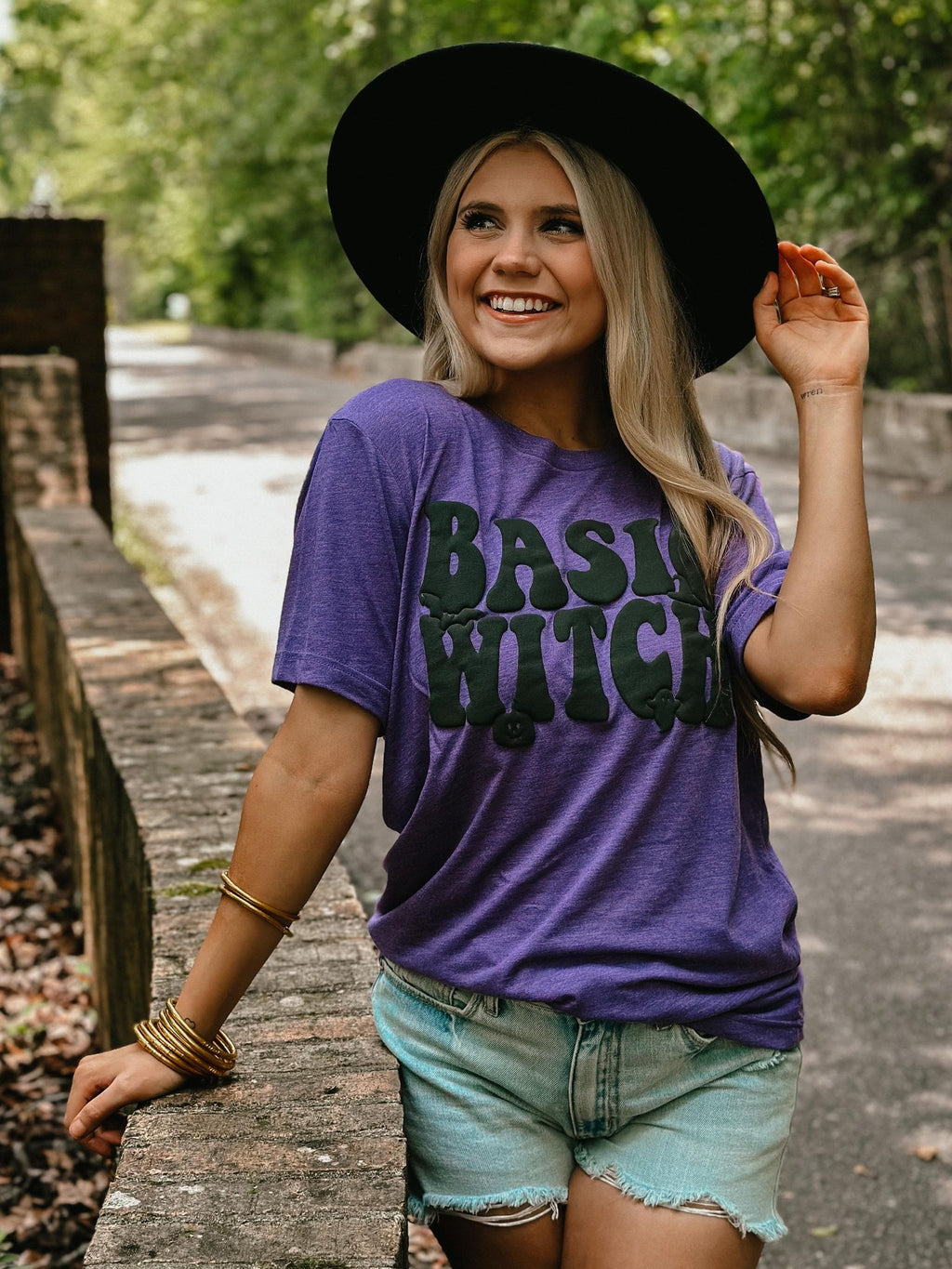 Basic Witch Retro Halloween Puff Tee